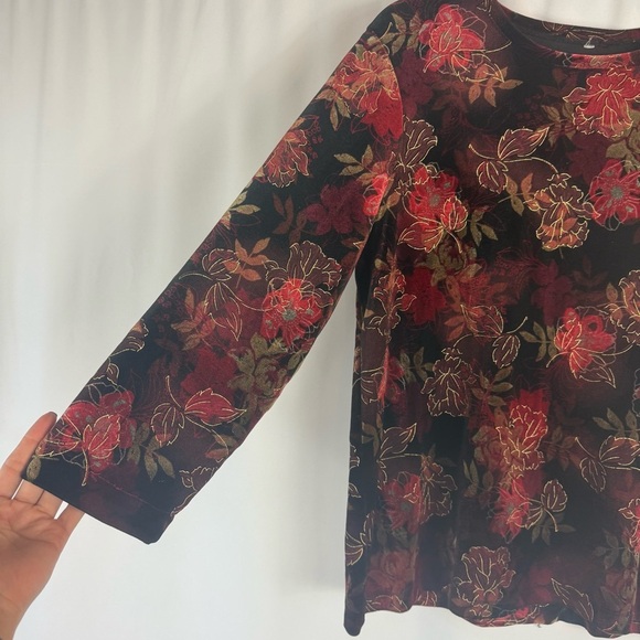 Floral Velvet Blouse - Red and Black - Picture 6 of 10